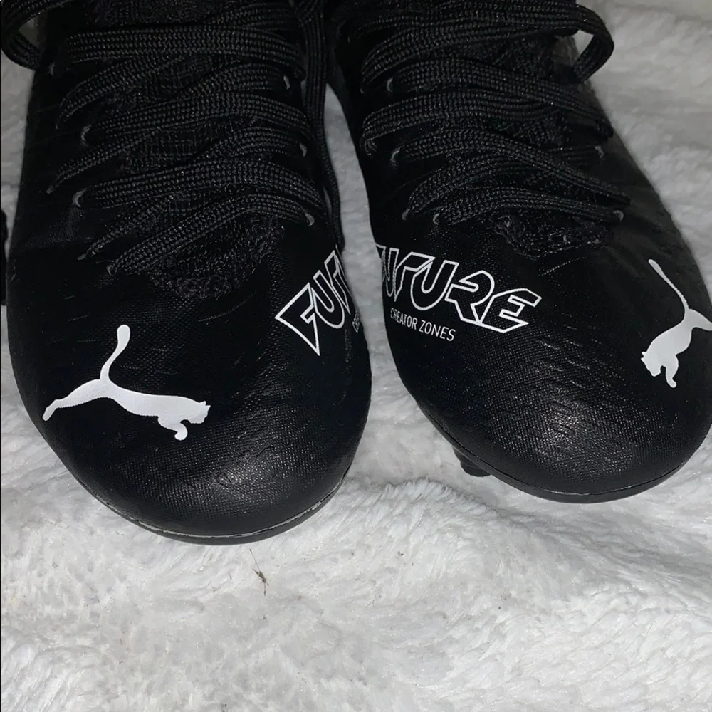 Puma FUTURE Black Cleats with White Logo - Picture 6 of 8